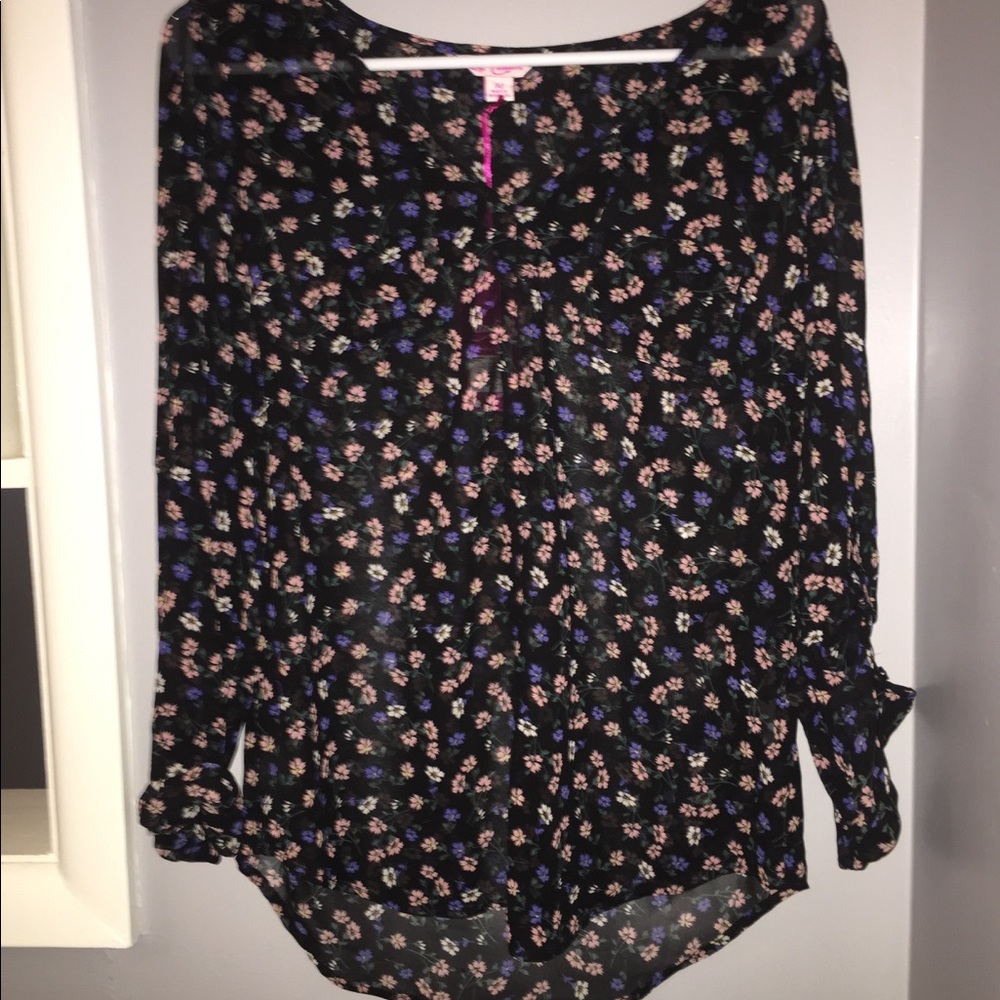 NEW WITH TAGS FLORAL BLOUSE !!